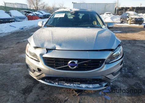 2017 Volvo S60 T5 Dynamic z USA, uszkodzony, nr VIN YV140MTL8H2435258